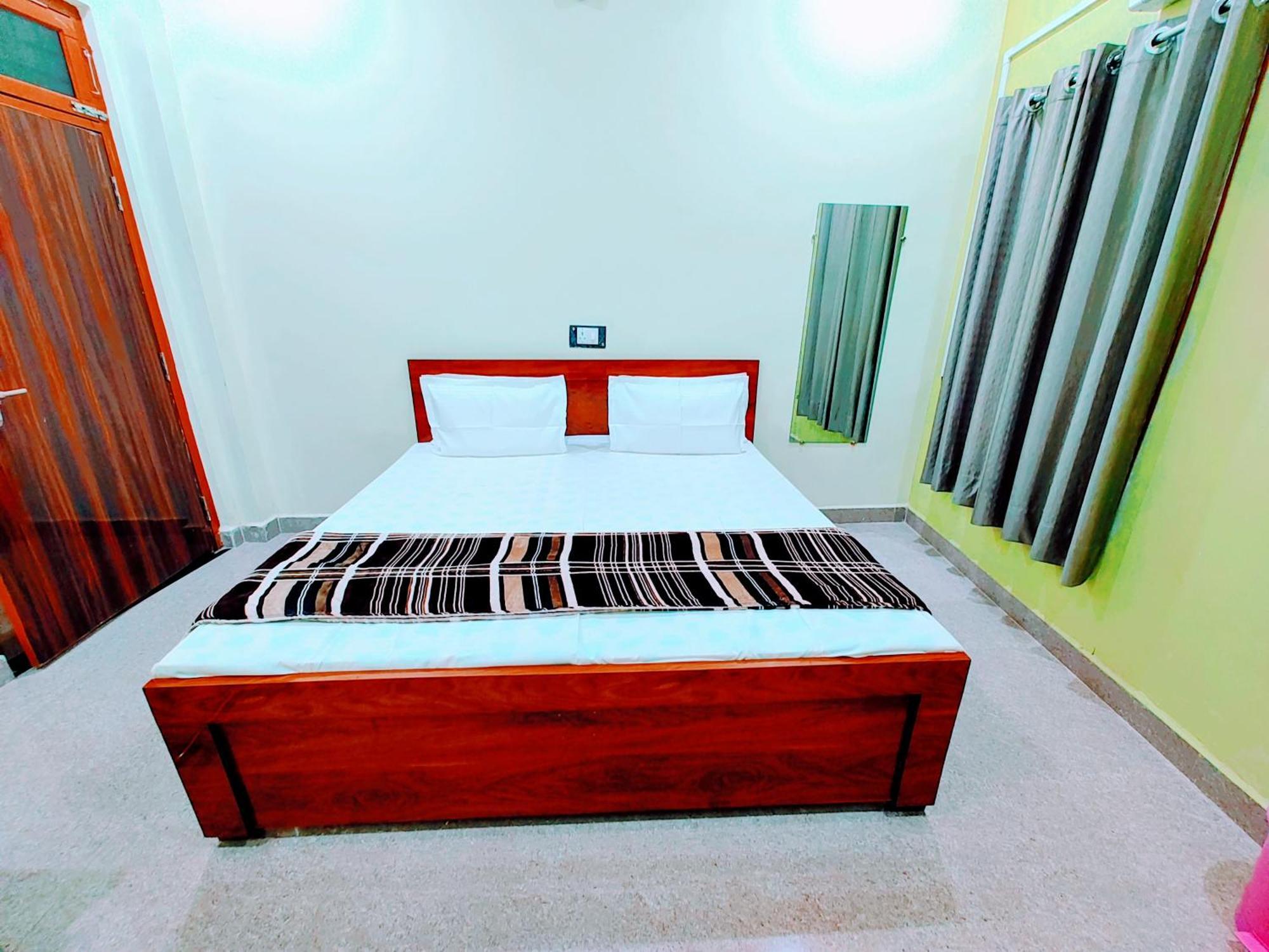 Hotel Raghukul Ayodhya Екстер'єр фото