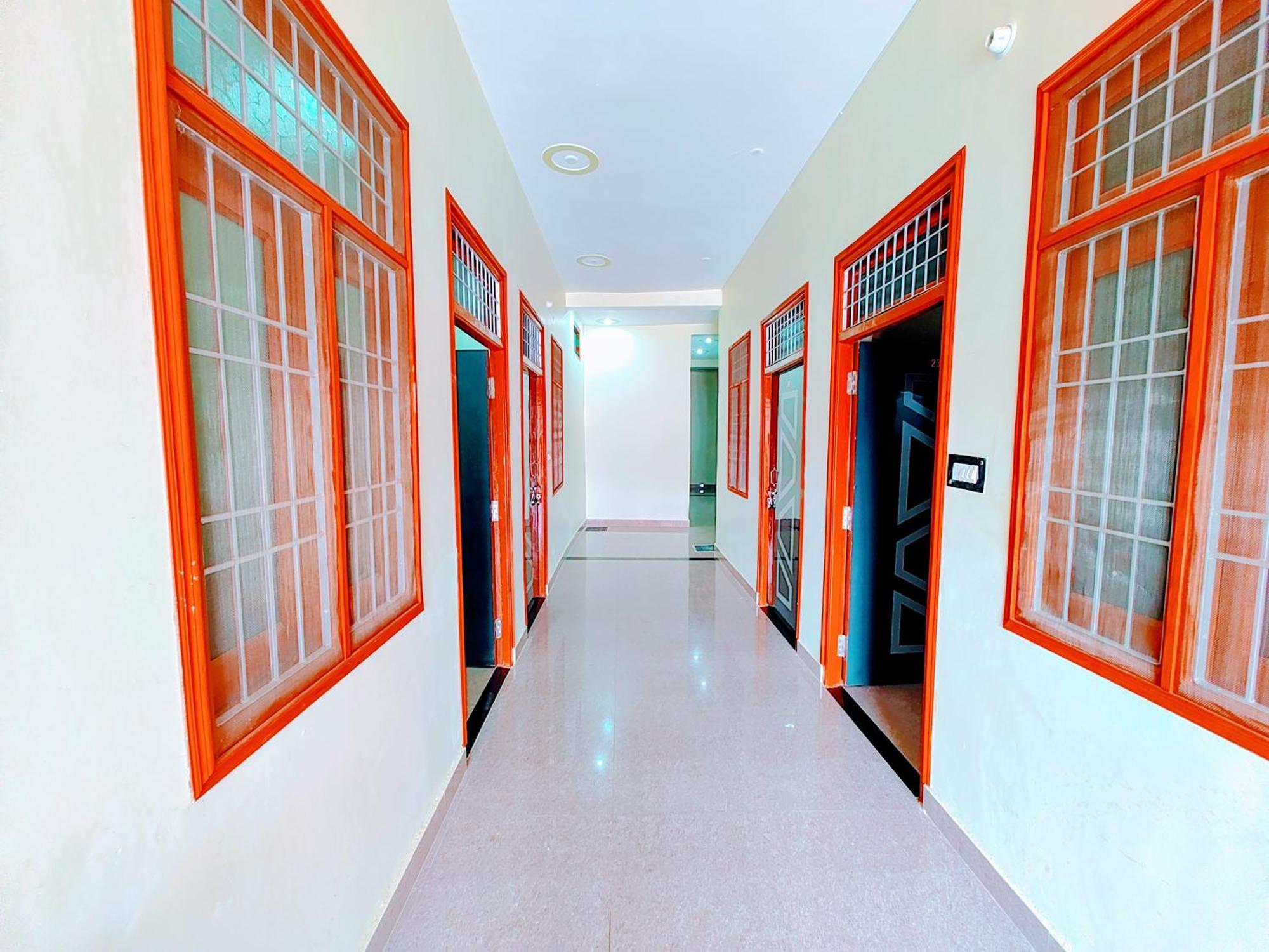 Hotel Raghukul Ayodhya Екстер'єр фото