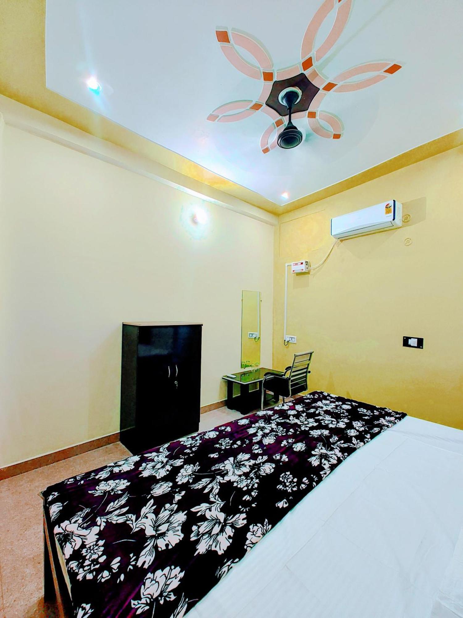 Hotel Raghukul Ayodhya Екстер'єр фото