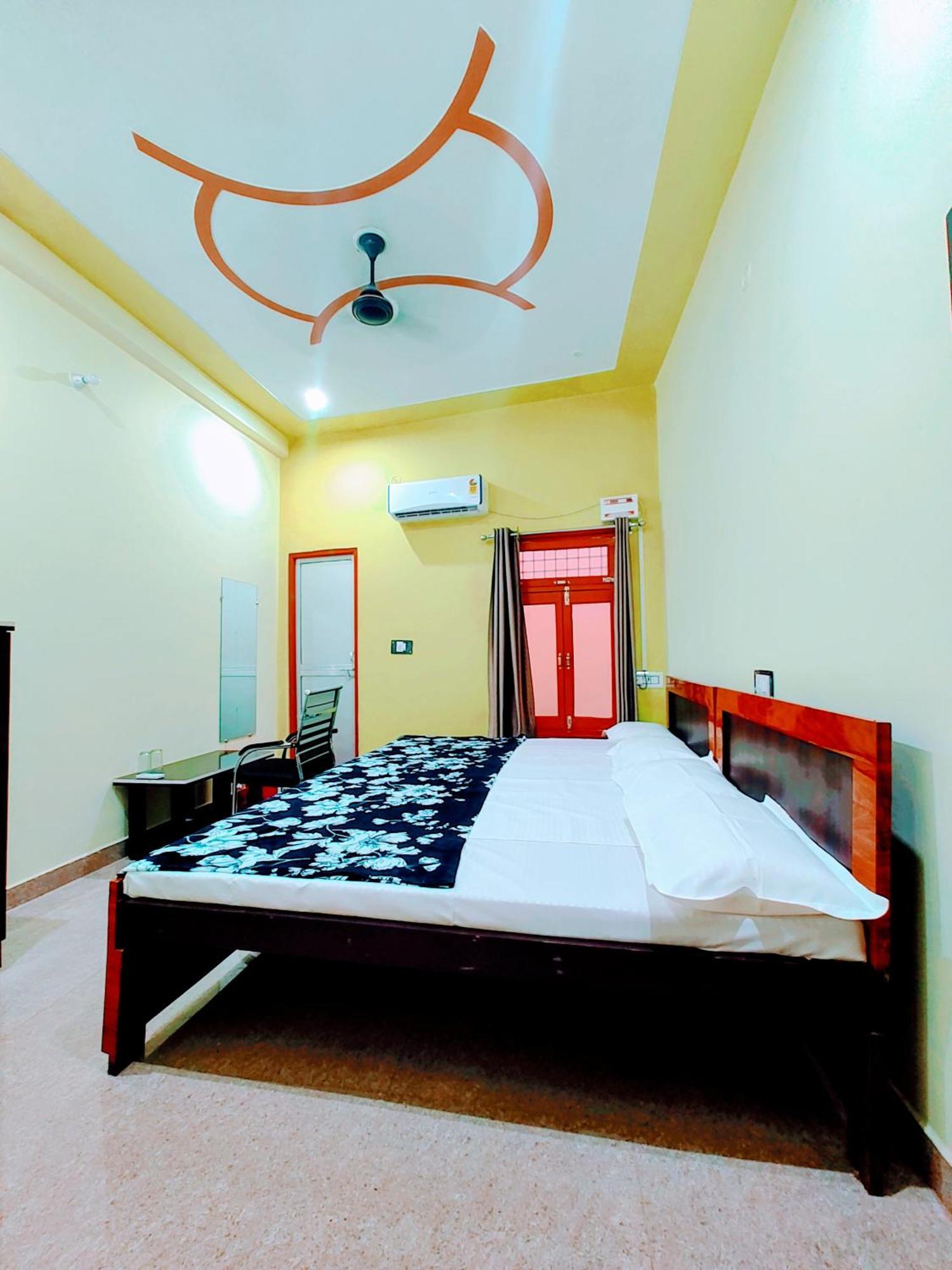 Hotel Raghukul Ayodhya Екстер'єр фото