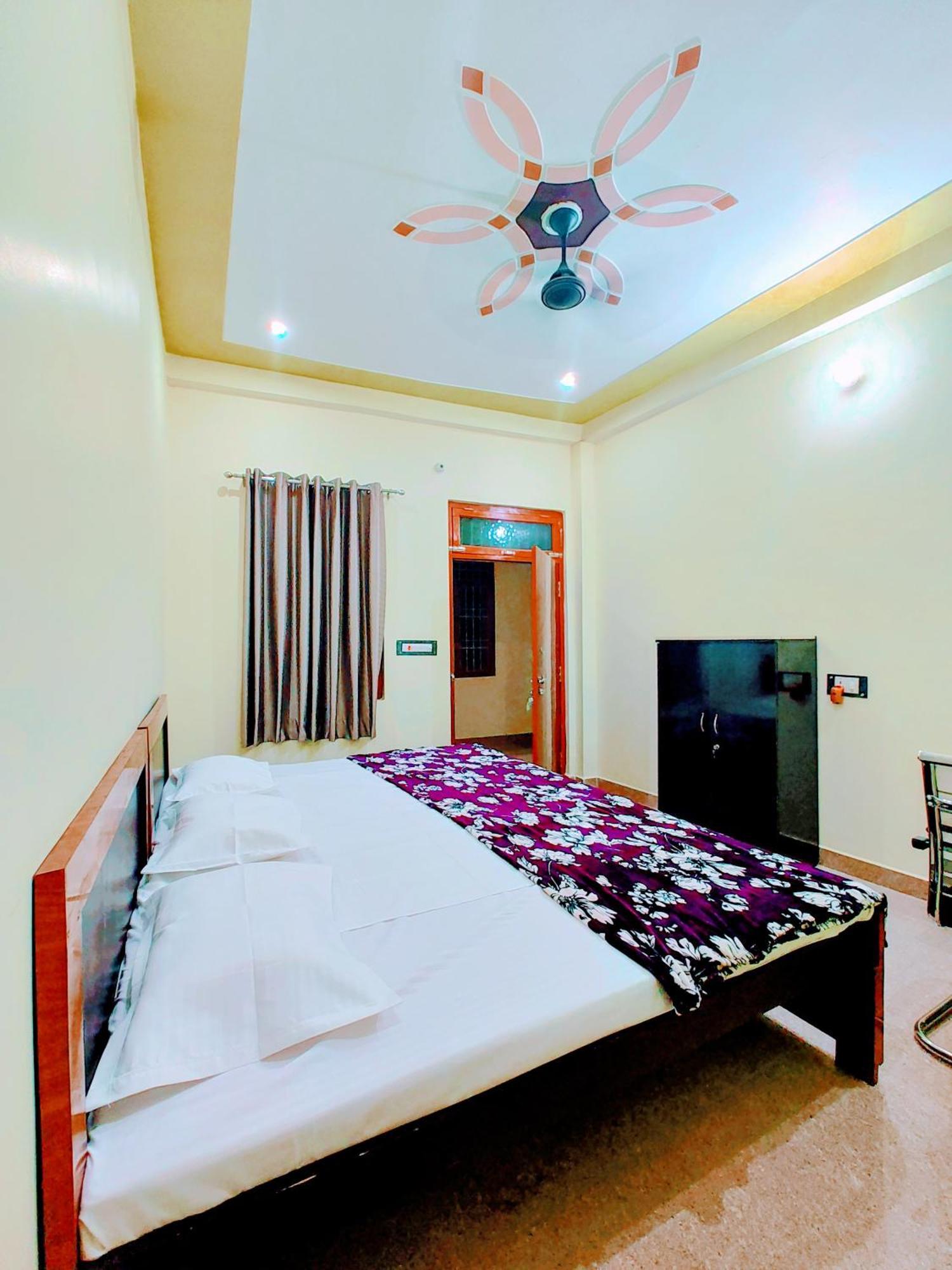 Hotel Raghukul Ayodhya Екстер'єр фото