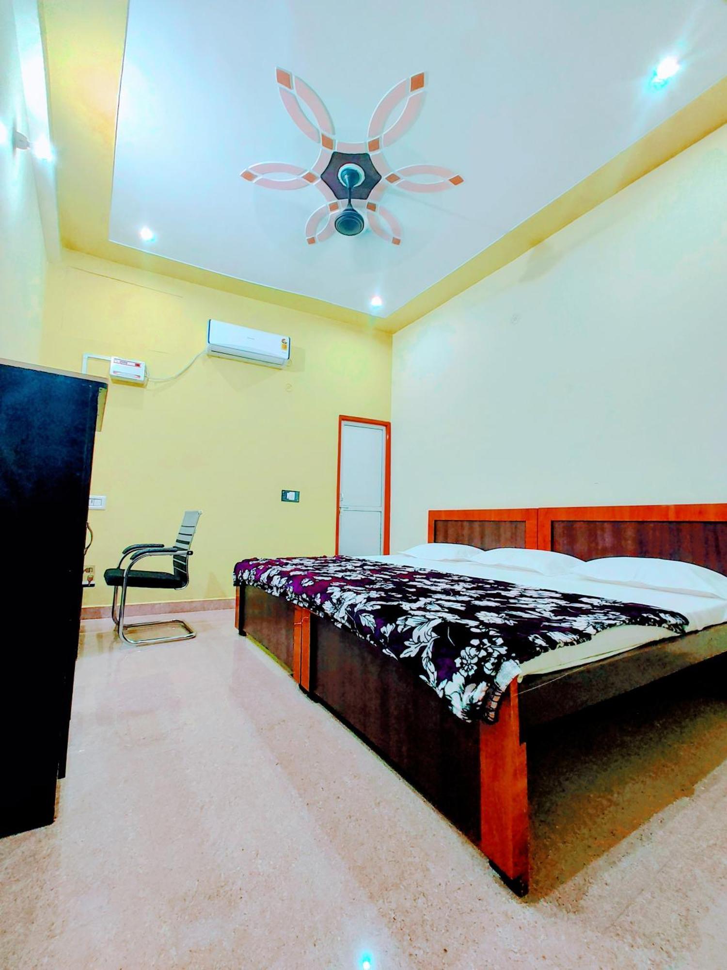 Hotel Raghukul Ayodhya Екстер'єр фото