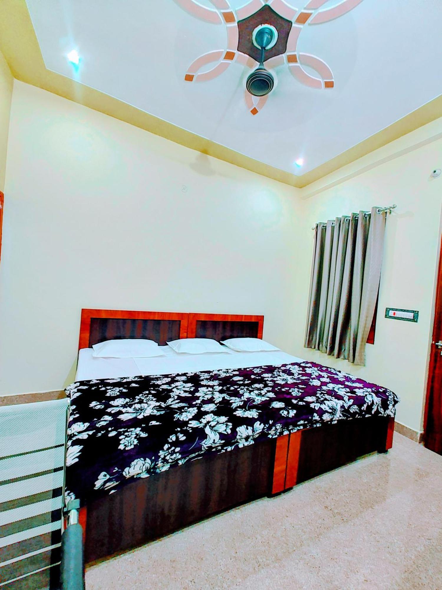 Hotel Raghukul Ayodhya Екстер'єр фото