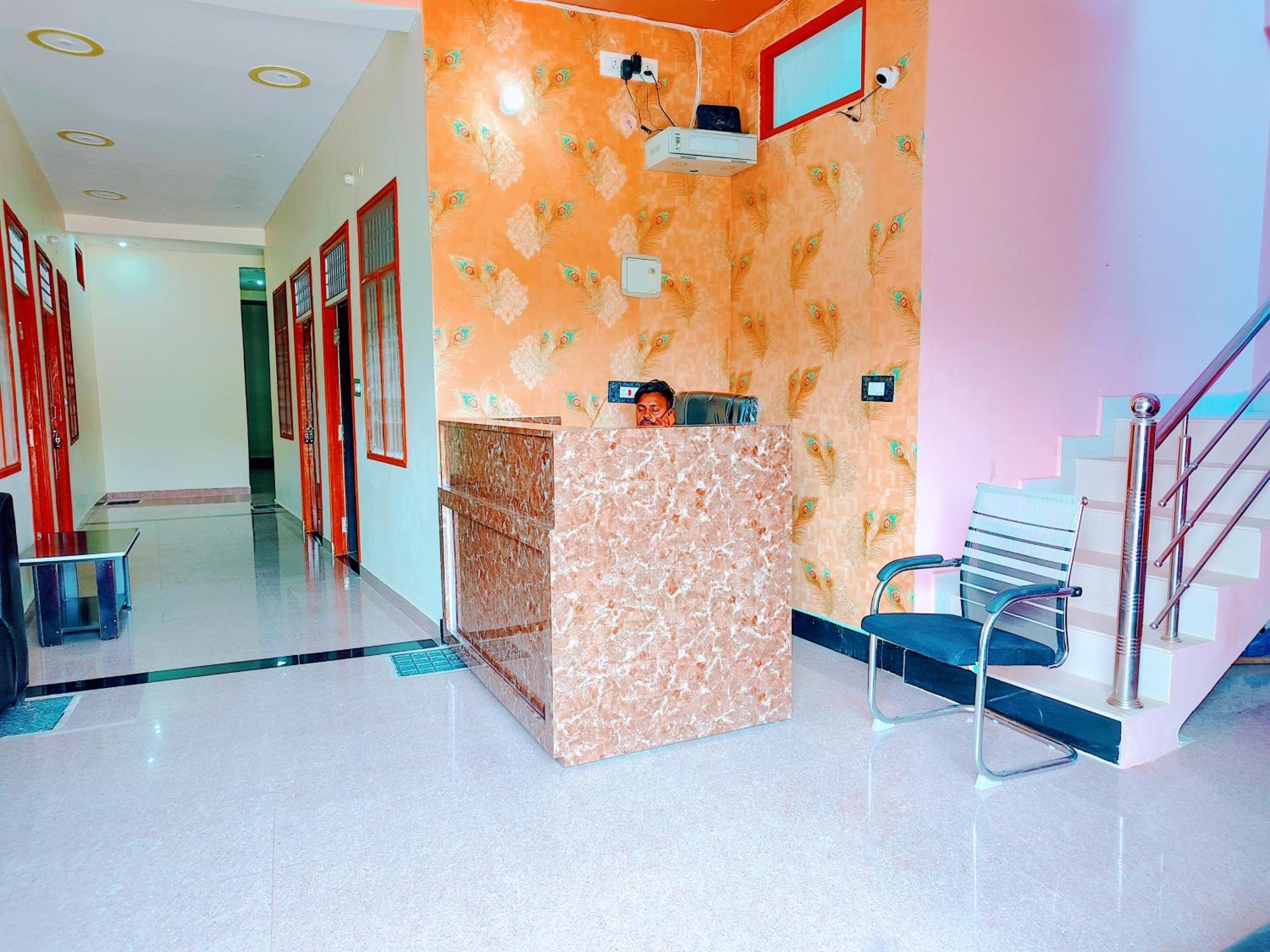 Hotel Raghukul Ayodhya Екстер'єр фото